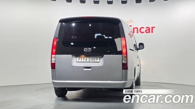 Hyundai Staria 2023 — ფოტო 4/20