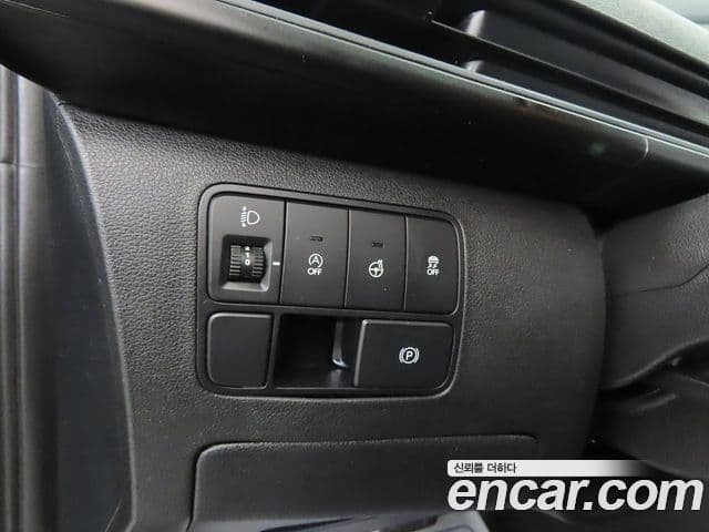 Hyundai Staria 2023 — Фото 13/20