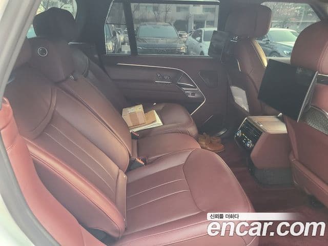 Land Rover Range Rover 2023 — ფოტო 8/16