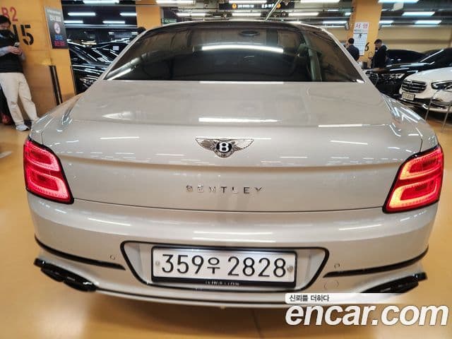 Bentley Flying Spur 2021 — ფოტო 5/20