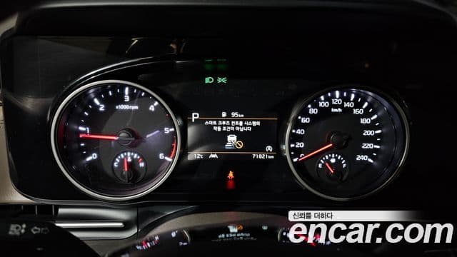 Kia Carnival 2022 — Şəkil 8/20