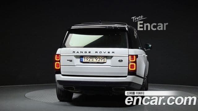 Land Rover Range Rover 2021 — ფოტო 7/20