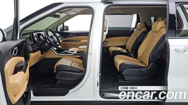 Kia Carnival 2022 — ფოტო 18/20