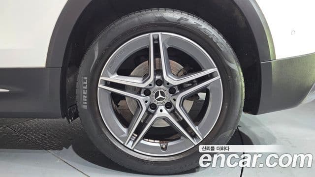 Mercedes-Benz GLB-Class 2021 — Фото 5/20