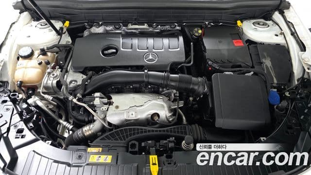 Mercedes-Benz GLB-Class 2021 — ფოტო 6/20