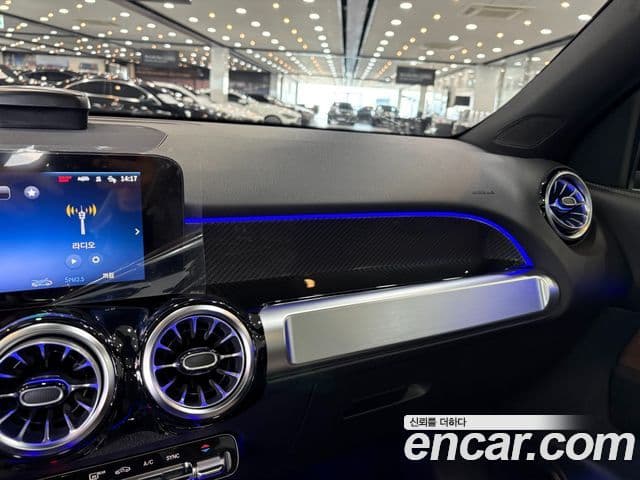 Mercedes-Benz GLB-Class 2025 — Фото 16/18