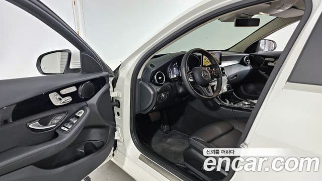 Mercedes-Benz C-Class 2019 — ფოტო 19/20