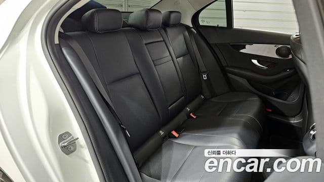 Mercedes-Benz C-Class 2019 — ფოტო 8/20