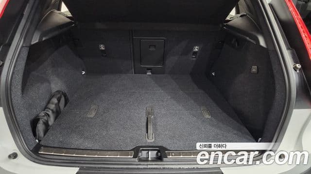 Volvo XC40 2023 — фото 20 из 20