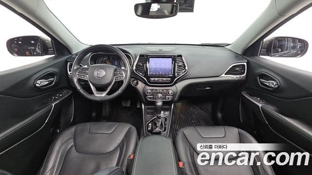 Jeep Cherokee 2021 — ფოტო 7/20