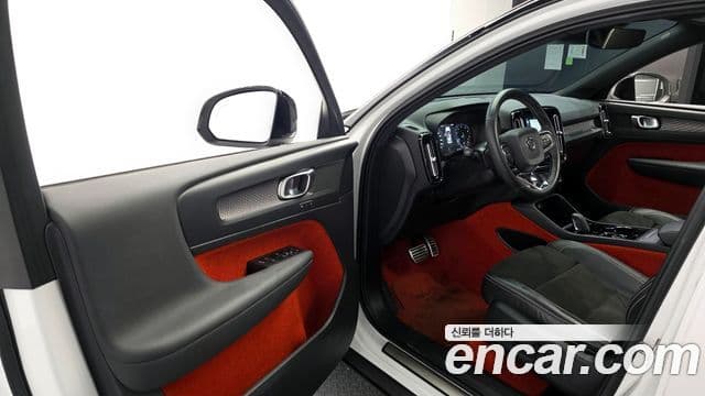 Volvo XC40 2020 — ფოტო 11/20