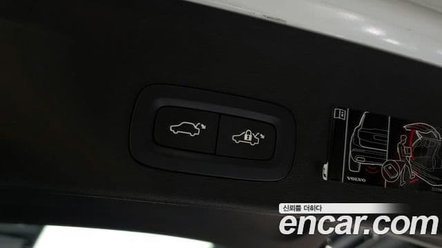 Volvo XC40 2020 — ფოტო 19/20