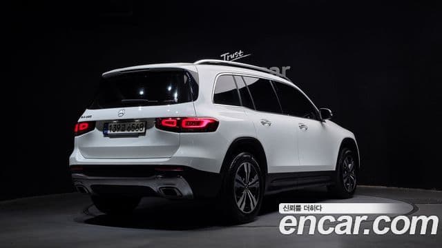 Mercedes-Benz GLB-Class 2021 — ფოტო 2/20