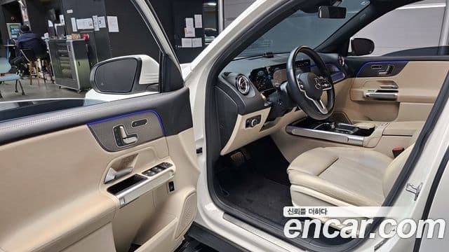 Mercedes-Benz GLB-Class 2021 — ფოტო 11/20