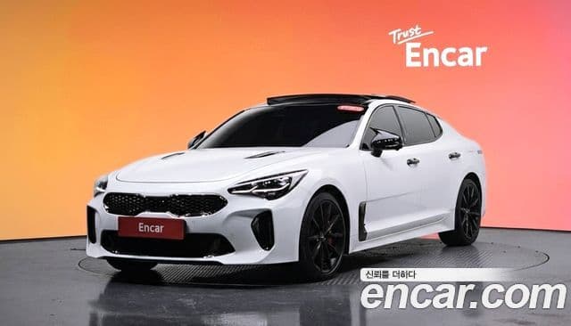 Kia Stinger 2023 — ფოტო 1/20