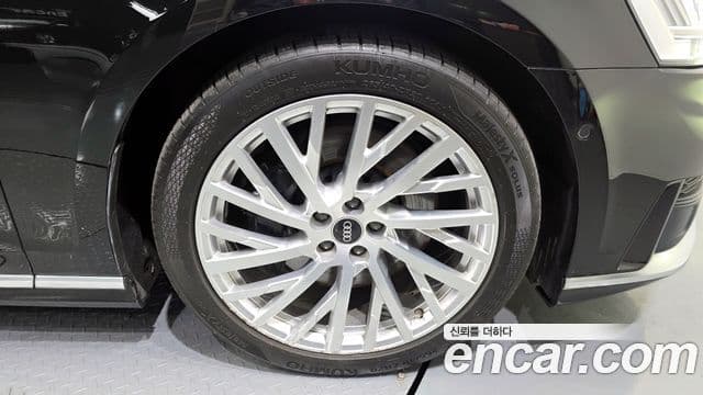 Audi A8 2021 — ფოტო 4/20