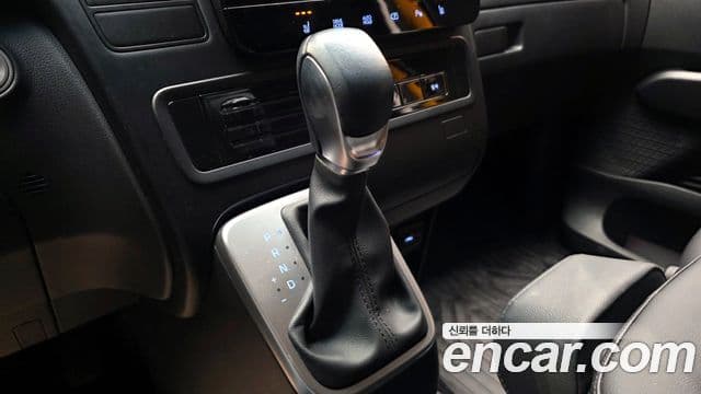 Hyundai Staria 2024 — Şəkil 9/20