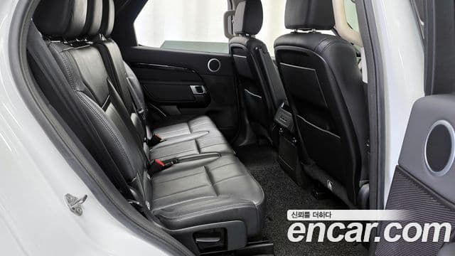 Land Rover Discovery 5 2019 — Фото 12/20