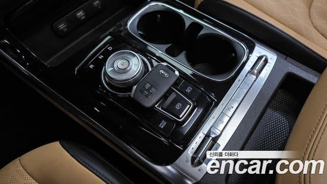 Kia Carnival 2021 — фото 9 из 20