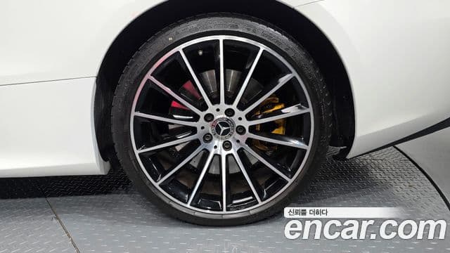 Mercedes-Benz E-Class 2022 — ფოტო 4/20