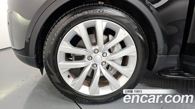 Land Rover Discovery 5 2022 — ფოტო 5/20