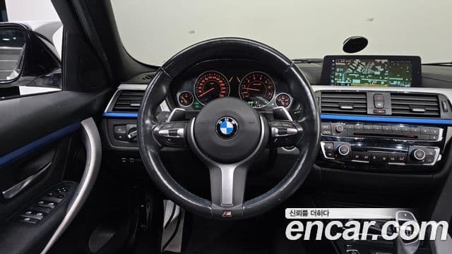 BMW 3 Series 2018 — ფოტო 13/20