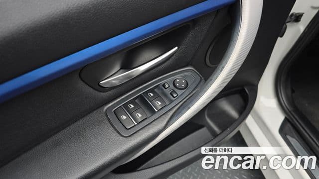 BMW 3 Series 2018 — ფოტო 17/20
