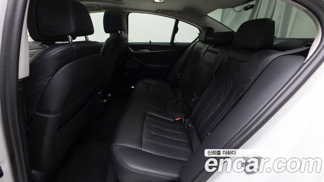 BMW 5 Series 2023 — ფოტო 11/20