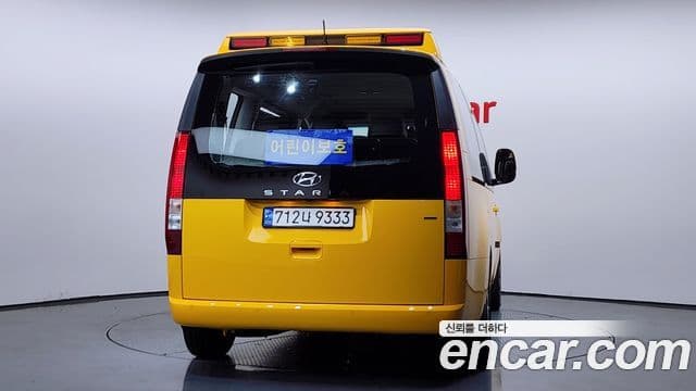 Hyundai Staria 2022 — ფოტო 4/20
