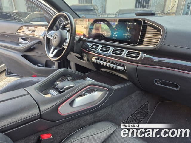 Mercedes-Benz GLE-Class 2021 — ფოტო 18/20