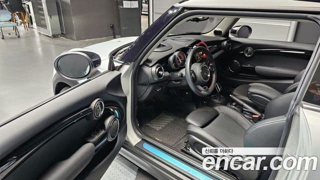 Mini Cooper S 2019 — ფოტო 10/20