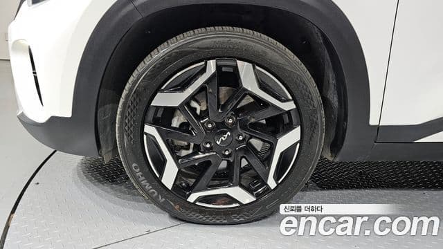 Kia Seltos 2023 — фото 5 из 20