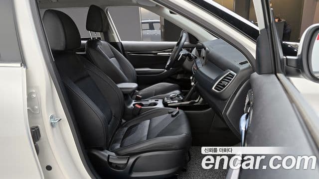 Kia Seltos 2023 — фото 10 из 20