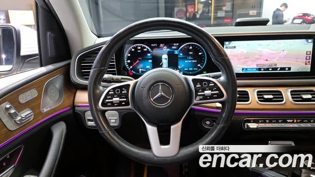 Mercedes-Benz GLE-Class 2021 — ფოტო 13/20