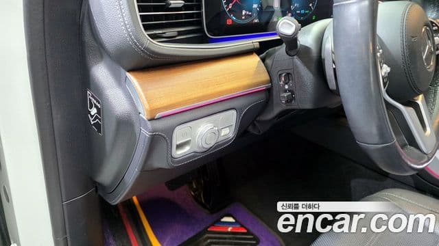 Mercedes-Benz GLE-Class 2021 — ფოტო 15/20