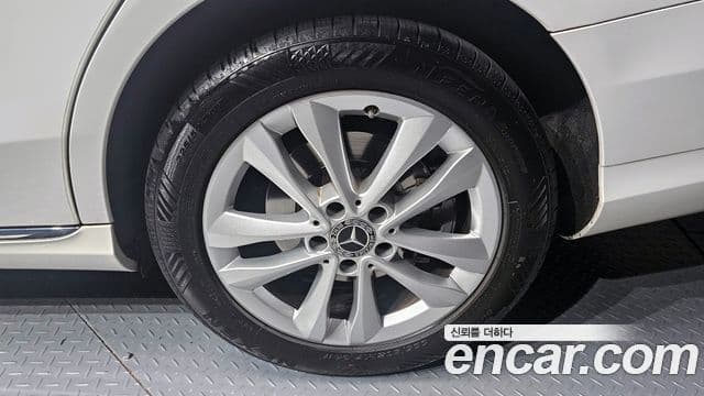 Mercedes-Benz C-Class 2020 — ფოტო 5/20