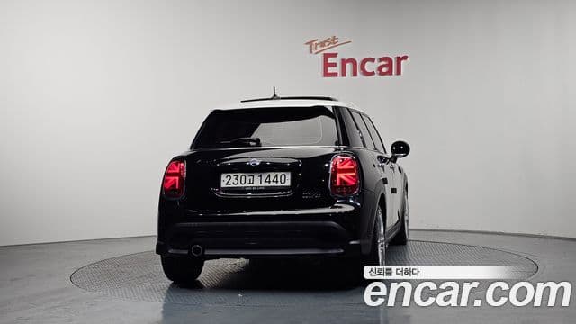 Mini Cooper 2021 — ფოტო 4/20