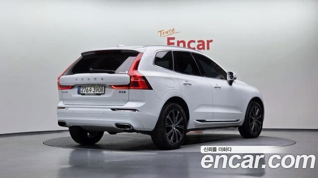 Volvo XC60 2021 — Photo 8/20
