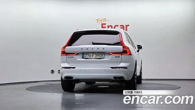 Volvo XC60 2021 — Photo 14/20
