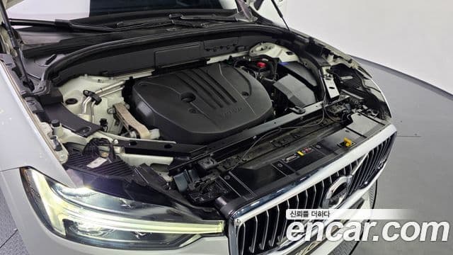 Volvo XC60 2021 — Photo 3/20