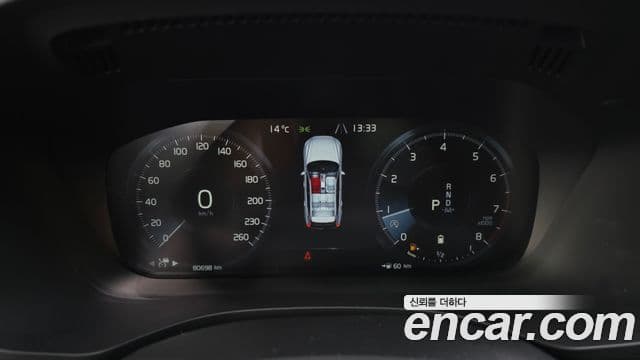 Volvo XC60 2021 — Photo 18/20