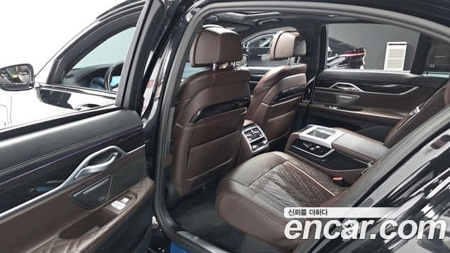 BMW 7 Series 2021 — ფოტო 12/20
