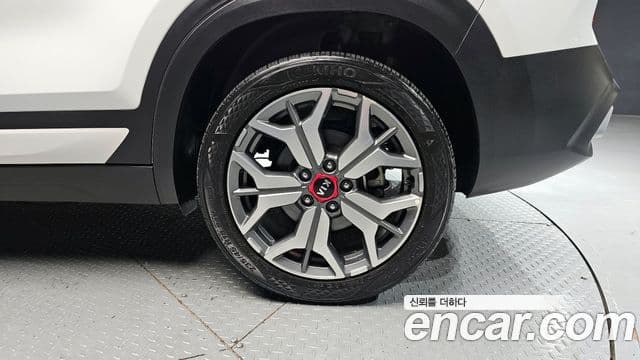 Kia Seltos 2020 — ფოტო 5/20