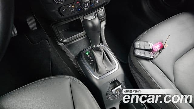 Jeep Renegade 2023 — Şəkil 9/20