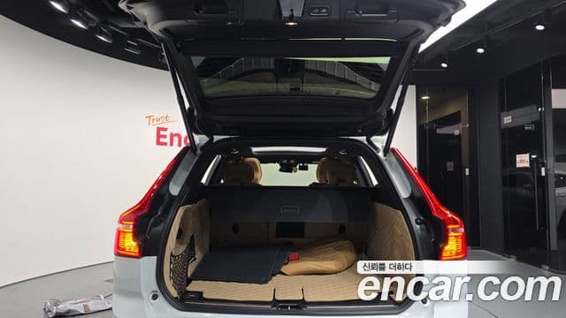 Volvo XC60 2021 — фото 20 из 20
