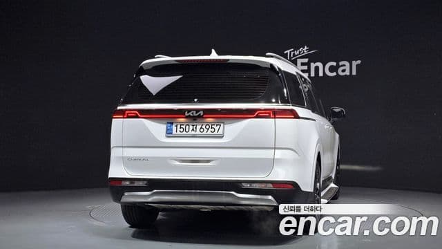 Kia Carnival 2022 — ფოტო 4/20