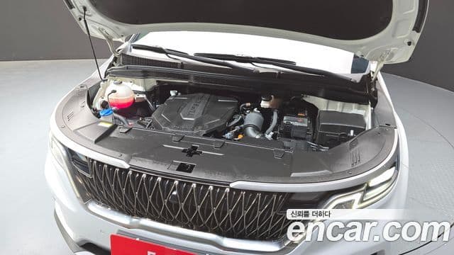 Kia Carnival 2023 — ფოტო 6/20