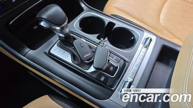 Kia Carnival 2023 — ფოტო 9/20