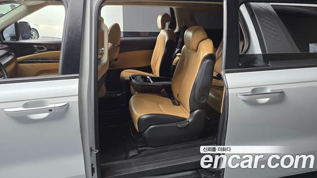 Kia Carnival 2023 — ფოტო 11/20