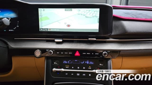 Kia Carnival 2023 — ფოტო 18/20